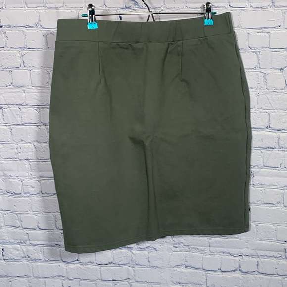 Anna Pencil Skirt in Dusty Green Size XXL NWOT - Picture 2 of 4